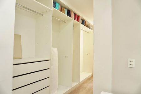 Apartamento para alugar com 180m², 4 quartos e 2 vagas Apartamento para alugar com 180m², 4 quartos e 2 vagasQuarto 4 (suíte 2) - Closet