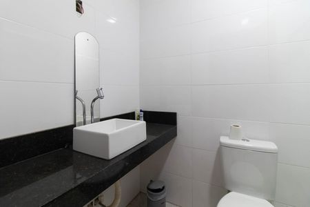 Casa à venda com 142m², 3 quartos e 2 vagas Casa à venda com 142m², 3 quartos e 2 vagasBanheiro Social