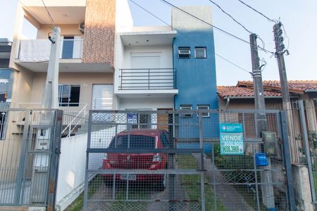 Casa à venda com 142m², 3 quartos e 2 vagas Casa à venda com 142m², 3 quartos e 2 vagasFachada
