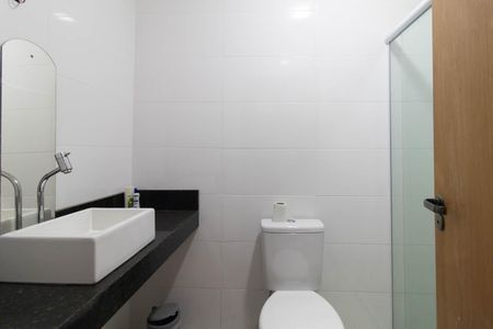 Casa à venda com 142m², 3 quartos e 2 vagas Casa à venda com 142m², 3 quartos e 2 vagasBanheiro Social