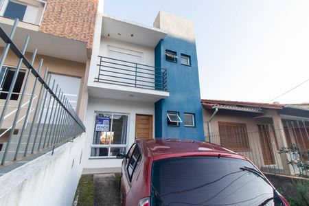 Casa à venda com 142m², 3 quartos e 2 vagas Casa à venda com 142m², 3 quartos e 2 vagasFachada