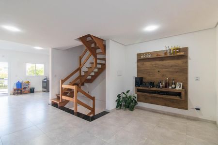 Casa à venda com 142m², 3 quartos e 2 vagas Casa à venda com 142m², 3 quartos e 2 vagasSala