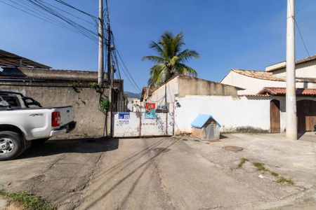 Casa à venda com 170m², 1 quarto e 1 vaga Casa à venda com 170m², 1 quarto e 1 vagaFachada