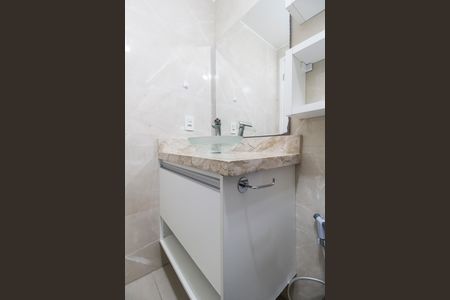 Apartamento à venda com 76m², 2 quartos e 2 vagasBanheiro da Suíte