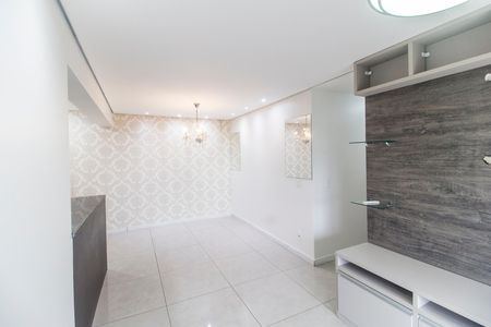 Sala de apartamento para alugar com 2 quartos, 76m² em Jardim Tupanci, Barueri