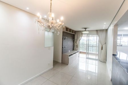 Sala de apartamento para alugar com 2 quartos, 76m² em Jardim Tupanci, Barueri