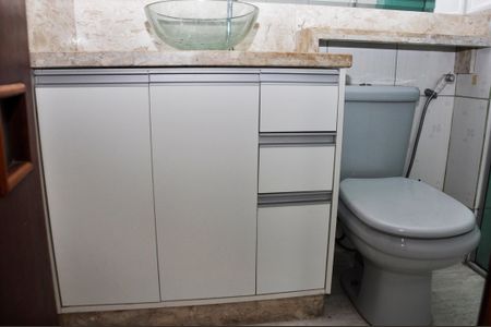 Apartamento para alugar com 60m², 2 quartos e 1 vaga Apartamento para alugar com 60m², 2 quartos e 1 vagaDetalhe - Banheiro Social