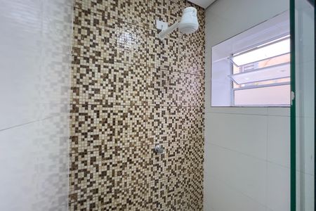 Banheiro de kitnet/studio para alugar com 1 quarto, 28m² em Vila Monumento, São Paulo