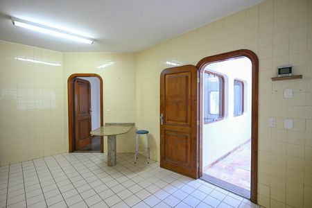 Casa para alugar com 800m², 5 quartos e 9 vagasCozinha
