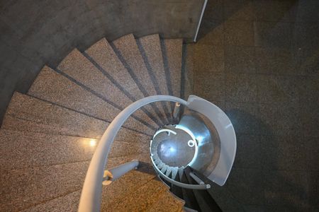 Casa para alugar com 800m², 5 quartos e 9 vagasEscada