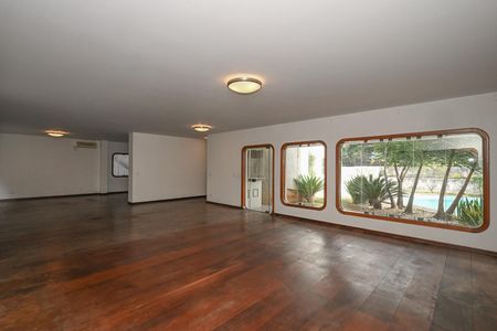 Casa para alugar com 800m², 5 quartos e 9 vagasSala