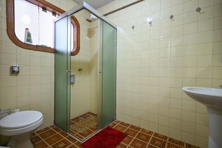 Casa para alugar com 800m², 5 quartos e 9 vagasBanheiro de Serviço