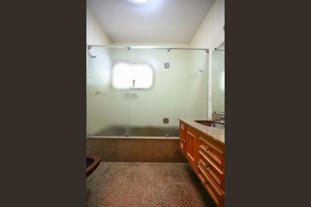 Casa para alugar com 800m², 5 quartos e 9 vagasBanheiro Suíte 1