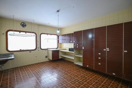 Casa para alugar com 800m², 5 quartos e 9 vagasÁrea de Serviço 