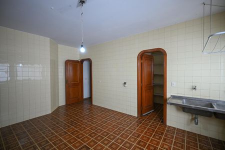 Casa para alugar com 800m², 5 quartos e 9 vagasÁrea de Serviço 