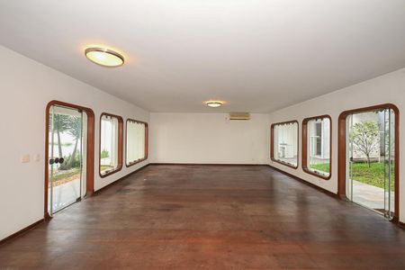 Casa para alugar com 800m², 5 quartos e 9 vagasSala