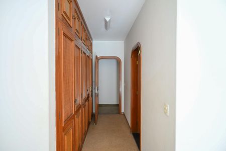 Casa para alugar com 800m², 5 quartos e 9 vagasArmário da Suíte  2