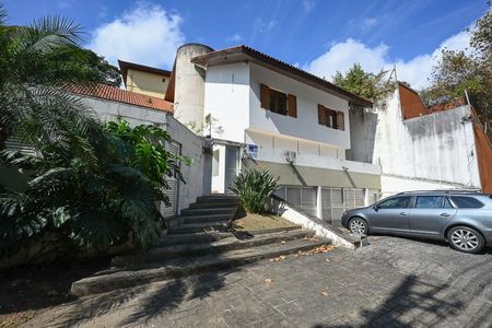 Casa para alugar com 800m², 5 quartos e 9 vagasFachada