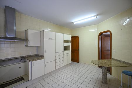 Casa para alugar com 800m², 5 quartos e 9 vagasCozinha