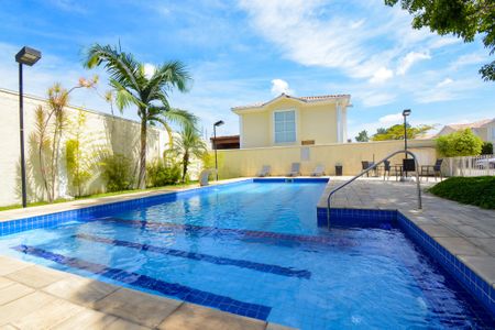 Casa de condomínio à venda com 200m², 3 quartos e 2 vagasÁrea comum - Piscina