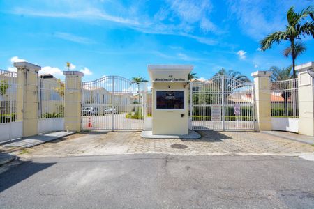 Casa de condomínio à venda com 200m², 3 quartos e 2 vagasFachada e portaria
