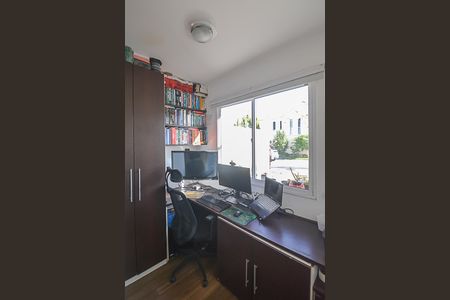 Casa de condomínio à venda com 200m², 3 quartos e 2 vagasEscritório