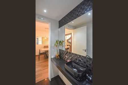 Casa de condomínio à venda com 200m², 3 quartos e 2 vagasLavabo