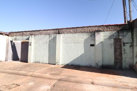 Casa para alugar com 100m², 2 quartos e 2 vagasQuintal