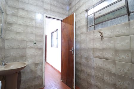 Casa para alugar com 100m², 2 quartos e 2 vagasBanheiro Social