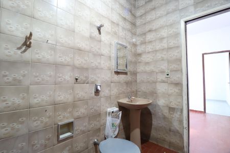 Casa para alugar com 100m², 2 quartos e 2 vagasBanheiro Social
