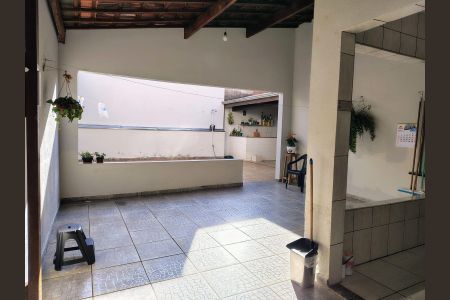 Casa para alugar com 250m², 3 quartos e 2 vagasÁrea externa