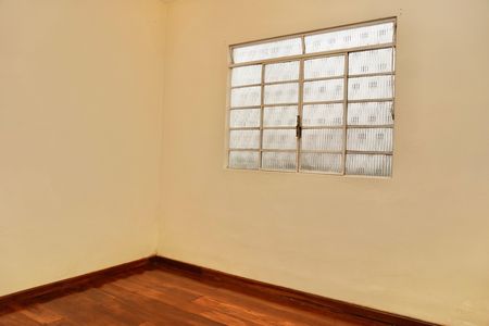 Casa para alugar com 100m², 2 quartos e 2 vagas Casa para alugar com 100m², 2 quartos e 2 vagasQuarto 1