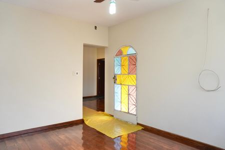 Casa para alugar com 100m², 2 quartos e 2 vagas Casa para alugar com 100m², 2 quartos e 2 vagasSala