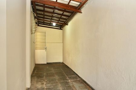 Casa para alugar com 100m², 2 quartos e 2 vagas Casa para alugar com 100m², 2 quartos e 2 vagasÁrea comum (corredor)