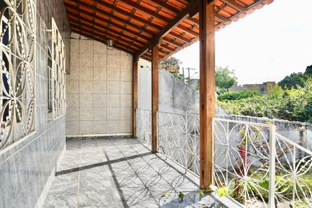 Casa para alugar com 100m², 2 quartos e 2 vagas Casa para alugar com 100m², 2 quartos e 2 vagasÁrea externa (varanda)