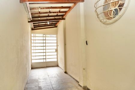 Casa para alugar com 100m², 2 quartos e 2 vagas Casa para alugar com 100m², 2 quartos e 2 vagasÁrea comum (corredor)