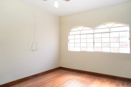 Casa para alugar com 100m², 2 quartos e 2 vagas Casa para alugar com 100m², 2 quartos e 2 vagasSala