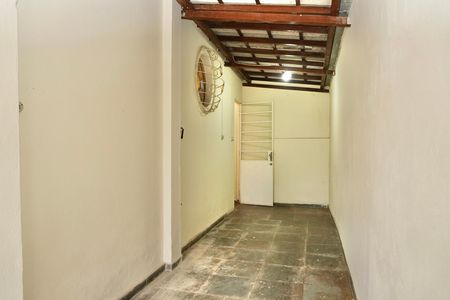 Casa para alugar com 100m², 2 quartos e 2 vagas Casa para alugar com 100m², 2 quartos e 2 vagasÁrea comum (corredor)