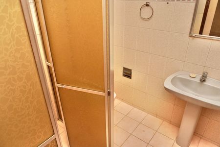 Casa para alugar com 100m², 2 quartos e 2 vagas Casa para alugar com 100m², 2 quartos e 2 vagasBanheiro Social