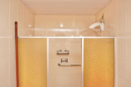 Casa para alugar com 100m², 2 quartos e 2 vagas Casa para alugar com 100m², 2 quartos e 2 vagasSuíte - Banheiro