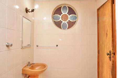 Casa para alugar com 100m², 2 quartos e 2 vagas Casa para alugar com 100m², 2 quartos e 2 vagasSuíte - Banheiro