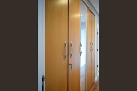Armário corredor íntimo de apartamento para alugar com 3 quartos, 185m² em Jardim Paulista, São Paulo