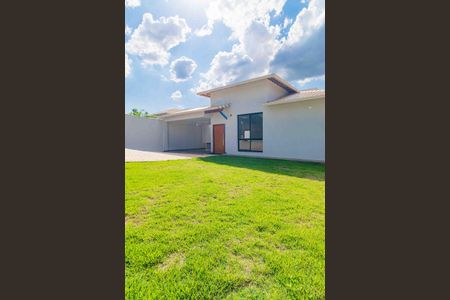 Casa de condomínio à venda com 151m², 4 quartos e 4 vagas Casa de condomínio à venda com 151m², 4 quartos e 4 vagasÁrea externa