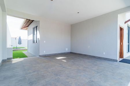 Casa de condomínio à venda com 151m², 4 quartos e 4 vagas Casa de condomínio à venda com 151m², 4 quartos e 4 vagasÁrea externa