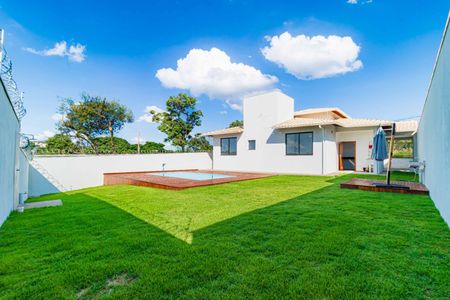 Casa de condomínio à venda com 151m², 4 quartos e 4 vagas Casa de condomínio à venda com 151m², 4 quartos e 4 vagasÁrea externa