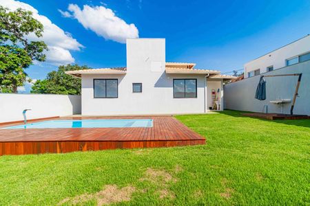Casa de condomínio à venda com 151m², 4 quartos e 4 vagas Casa de condomínio à venda com 151m², 4 quartos e 4 vagasÁrea externa