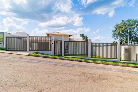 Casa de condomínio à venda com 151m², 4 quartos e 4 vagas Casa de condomínio à venda com 151m², 4 quartos e 4 vagasFachada