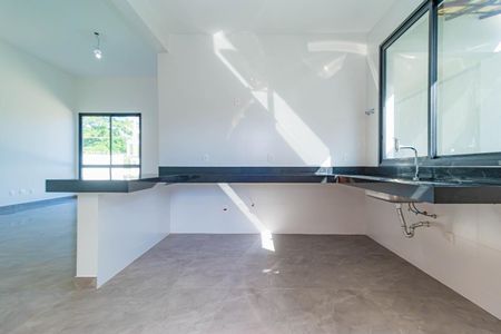 Casa de condomínio à venda com 151m², 4 quartos e 4 vagas Casa de condomínio à venda com 151m², 4 quartos e 4 vagasCozinha