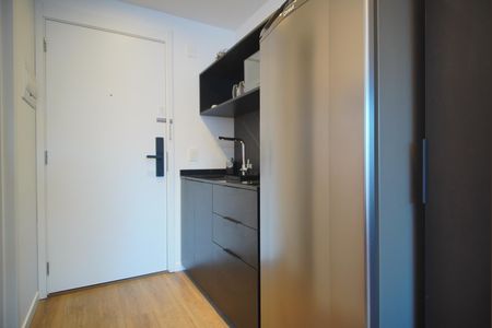 Cozinha de kitnet/studio para alugar com 1 quarto, 28m² em Boa Vista, Porto Alegre