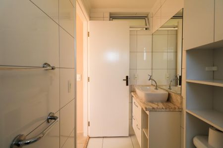Apartamento para alugar com 55m², 2 quartos e sem vaga Apartamento para alugar com 55m², 2 quartos e sem vagaBanheiro da Suíte
